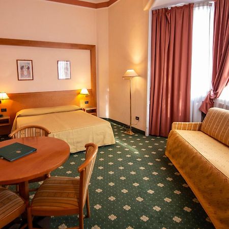 Hotel Estense โมดินา ภายนอก รูปภาพ