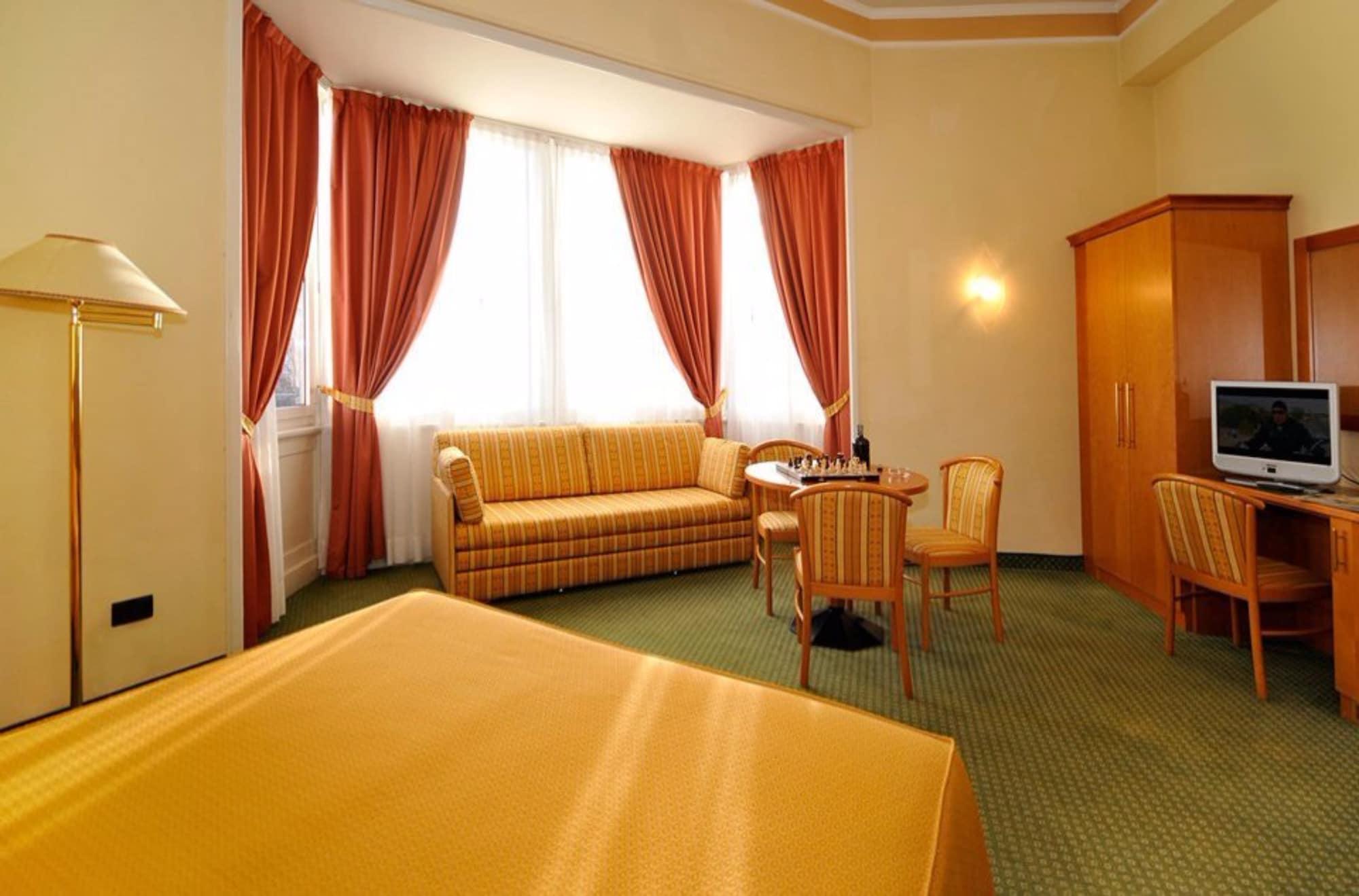 Hotel Estense โมดินา ภายนอก รูปภาพ
