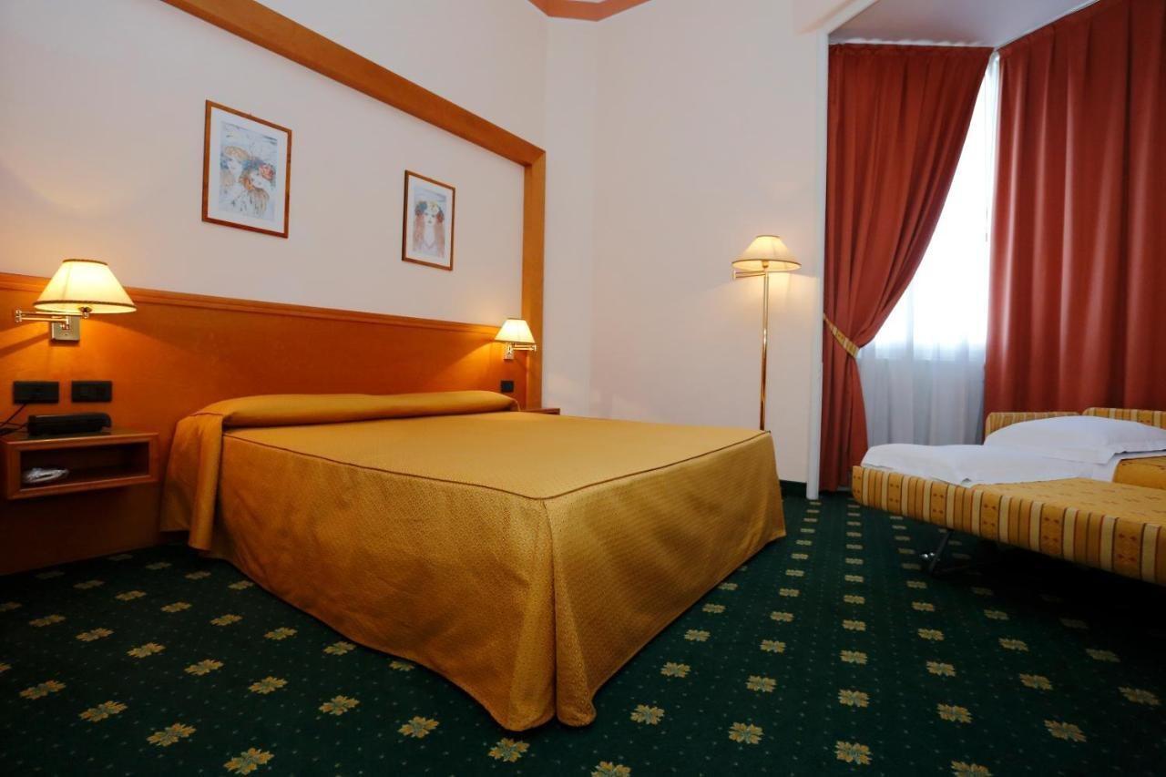 Hotel Estense โมดินา ภายนอก รูปภาพ