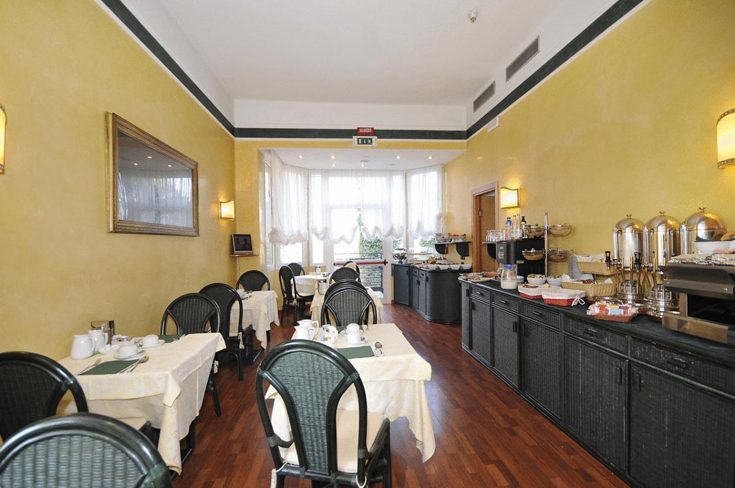 Hotel Estense โมดินา ภายนอก รูปภาพ