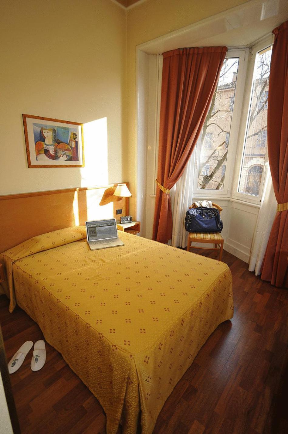 Hotel Estense โมดินา ภายนอก รูปภาพ