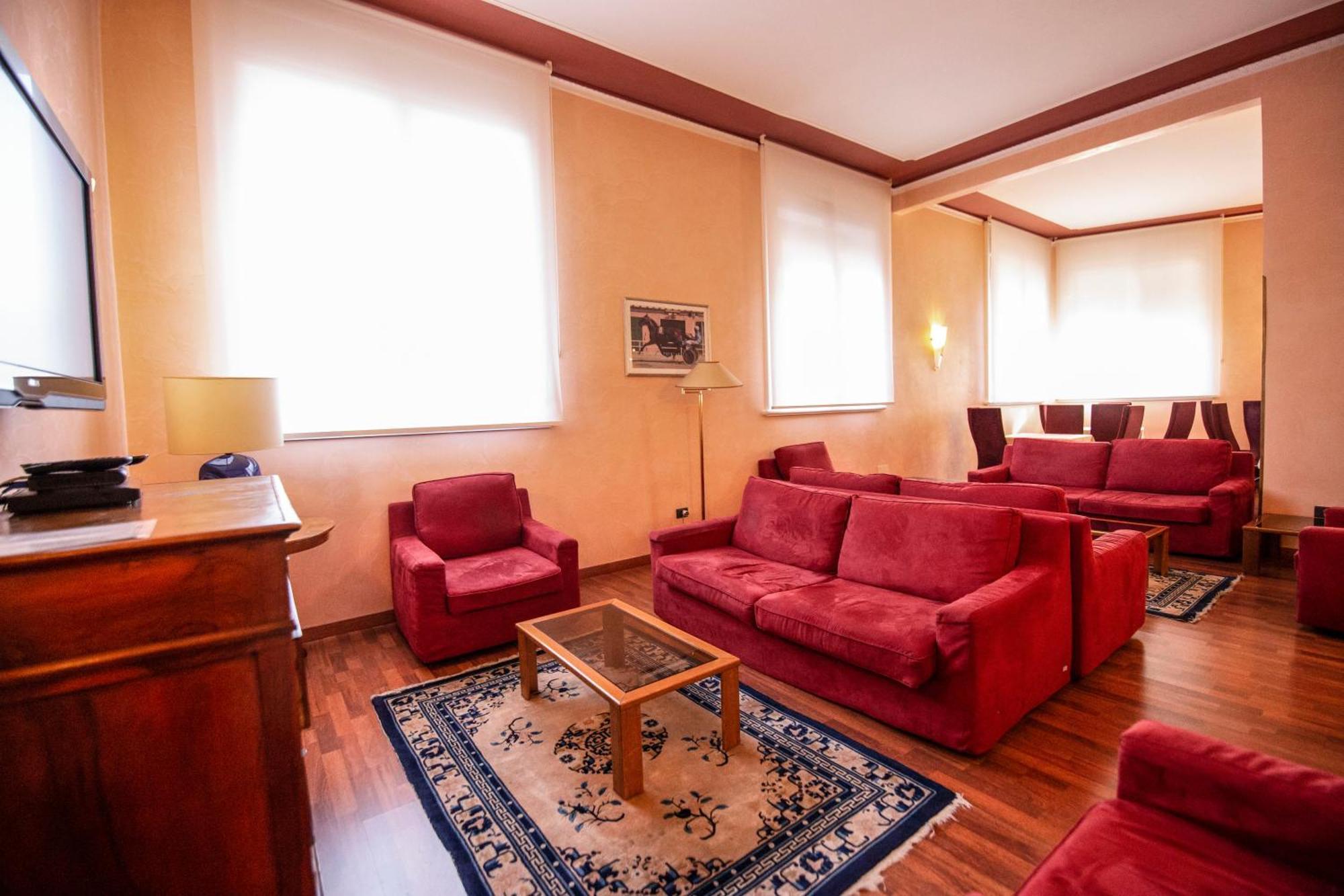 Hotel Estense โมดินา ภายนอก รูปภาพ