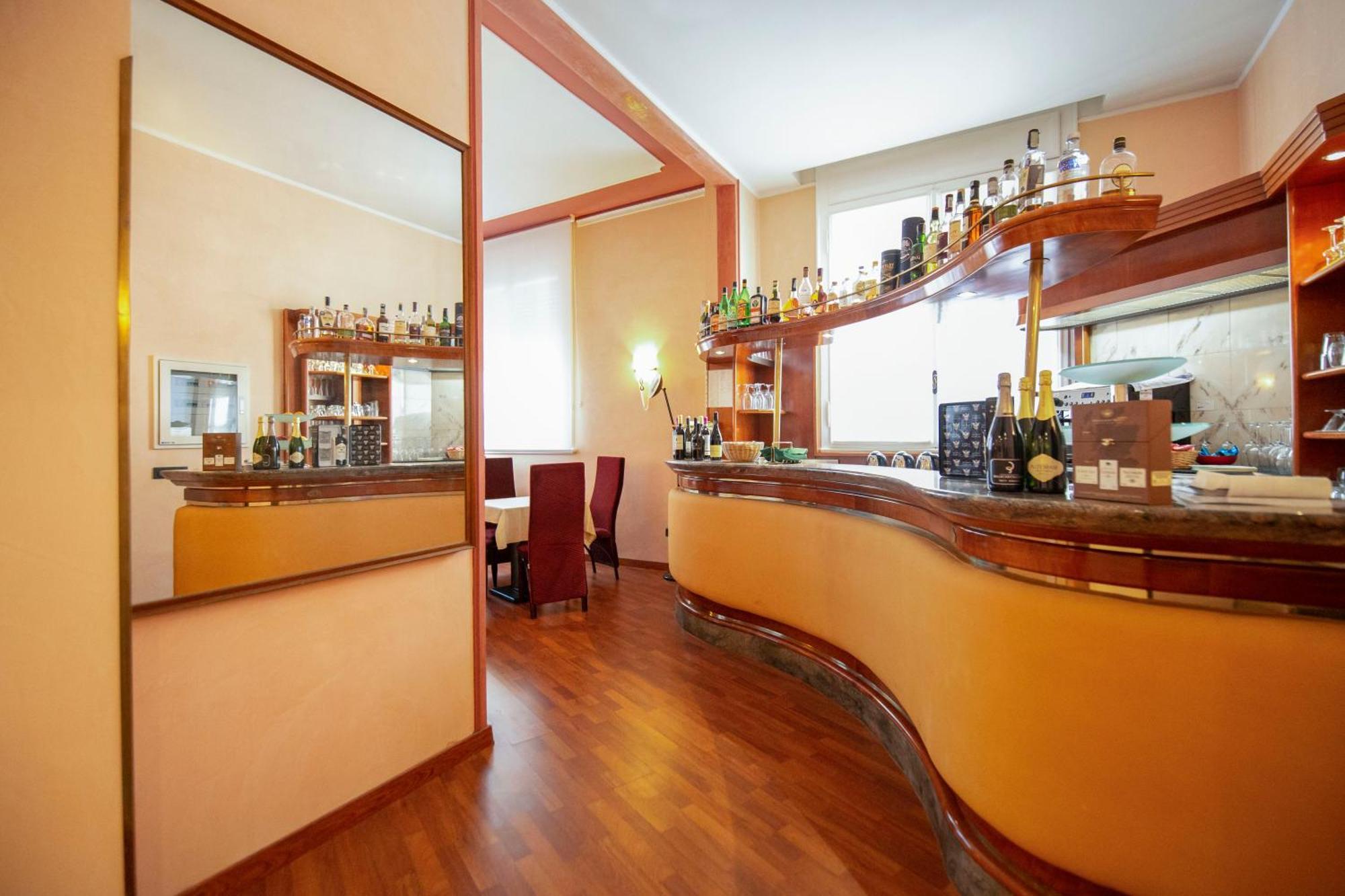 Hotel Estense โมดินา ภายนอก รูปภาพ