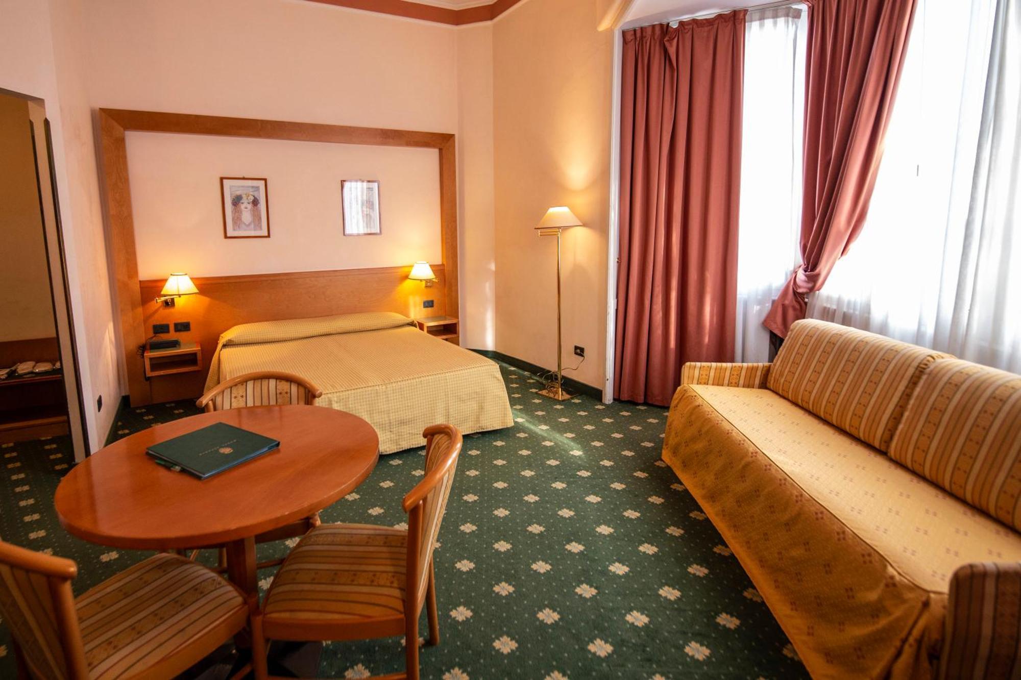 Hotel Estense โมดินา ภายนอก รูปภาพ