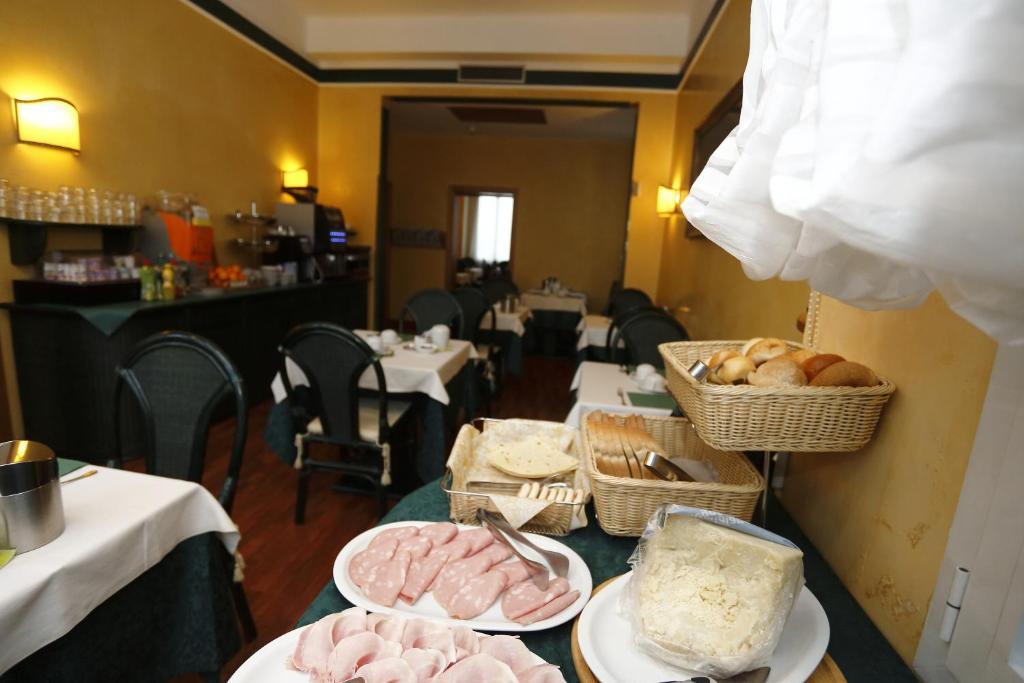 Hotel Estense โมดินา ภายนอก รูปภาพ