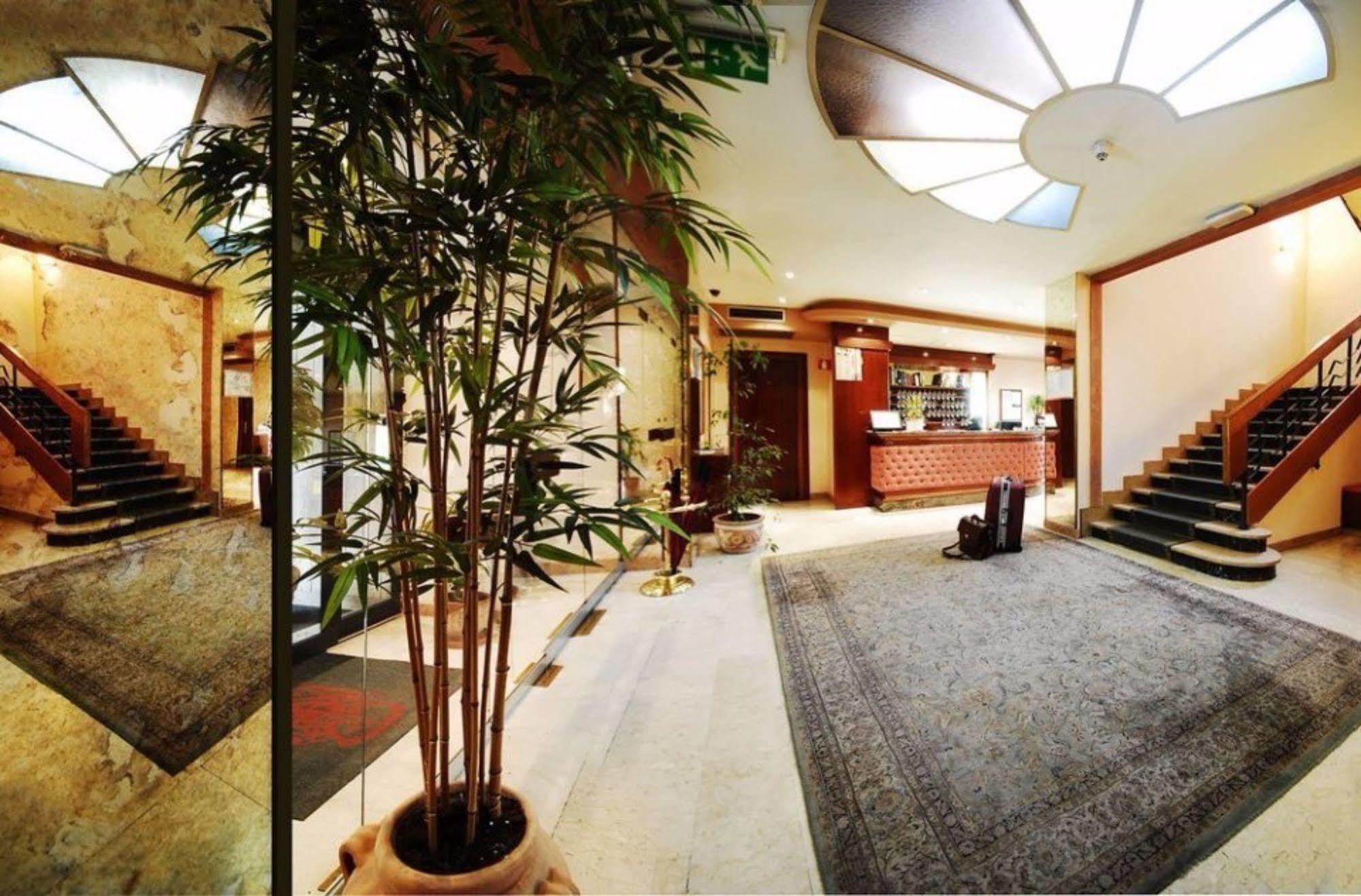 Hotel Estense โมดินา ภายนอก รูปภาพ