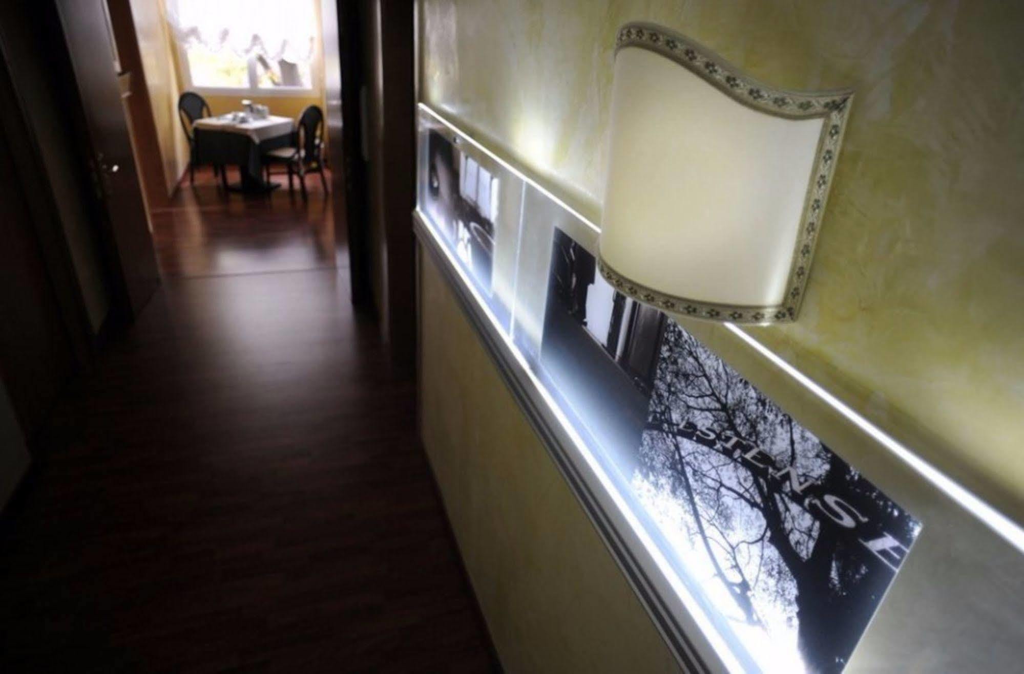 Hotel Estense โมดินา ภายนอก รูปภาพ