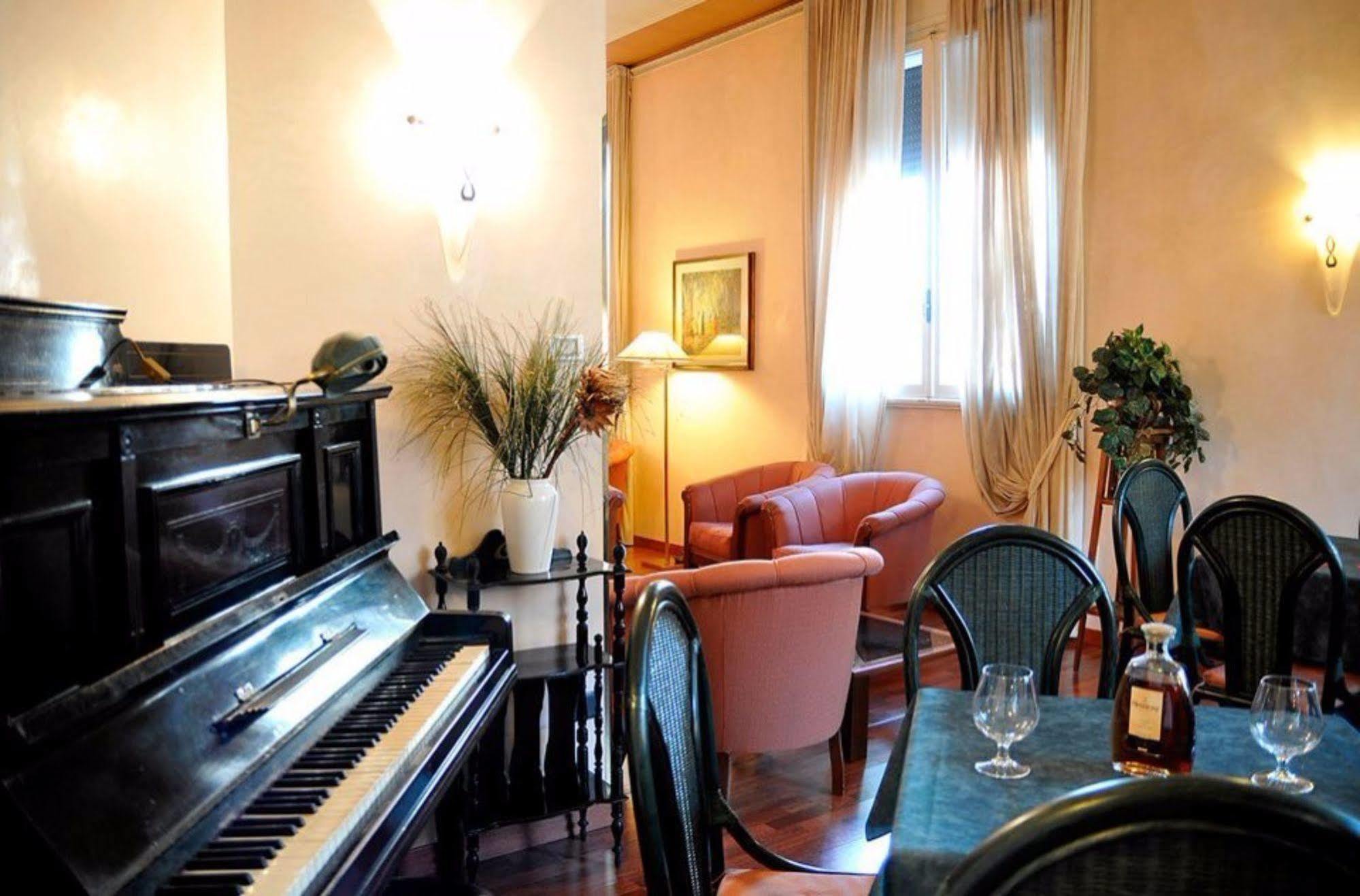 Hotel Estense โมดินา ภายนอก รูปภาพ