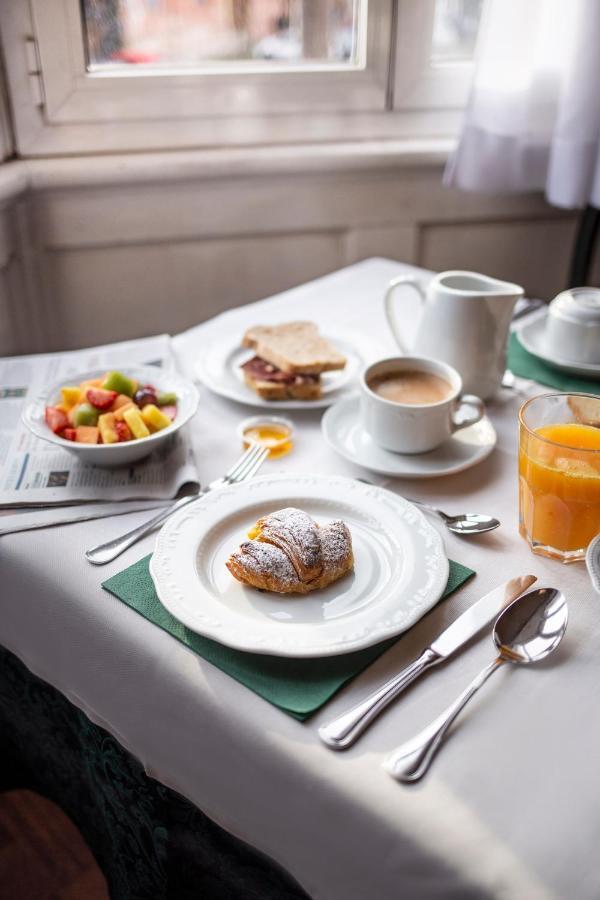 Hotel Estense โมดินา ภายนอก รูปภาพ