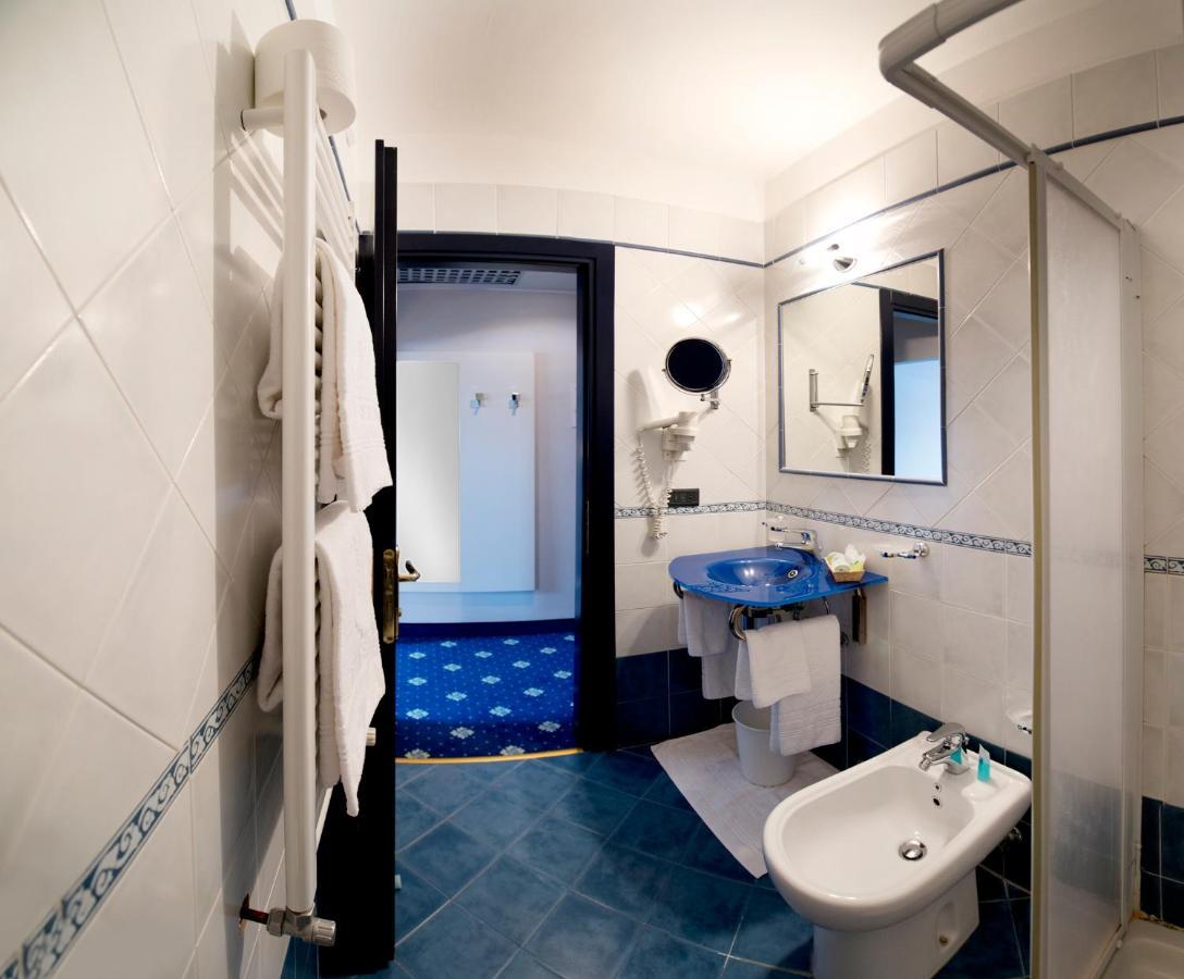 Hotel Estense โมดินา ภายนอก รูปภาพ